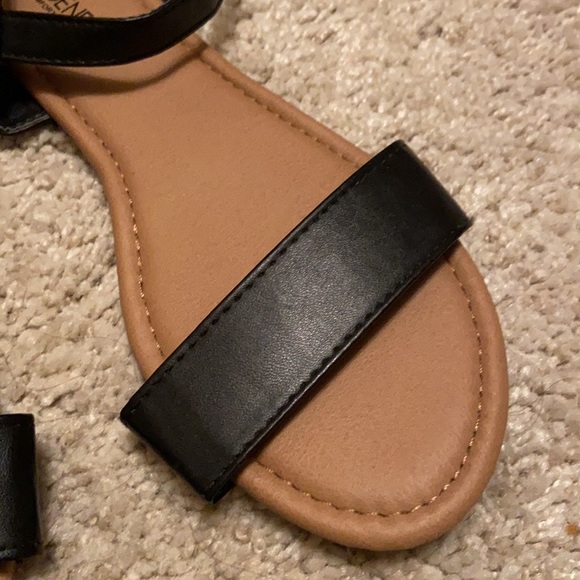 Ardene Sandals - Picture 2 of 7